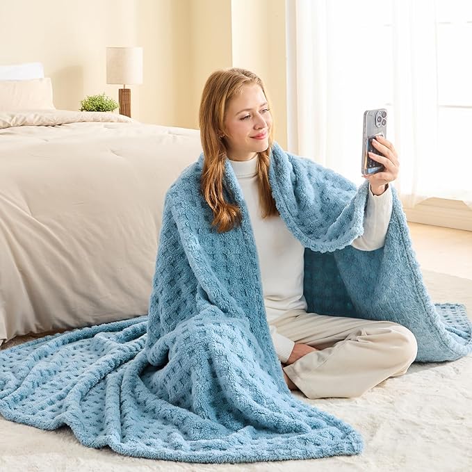 NEWCOSPLAY Super Soft King Blanket Blue Premium Silky Flannel Fleece 3D Waffle Checkered Lightweight Bed Blanket All Season Use (Blue, King(90"x110"))
